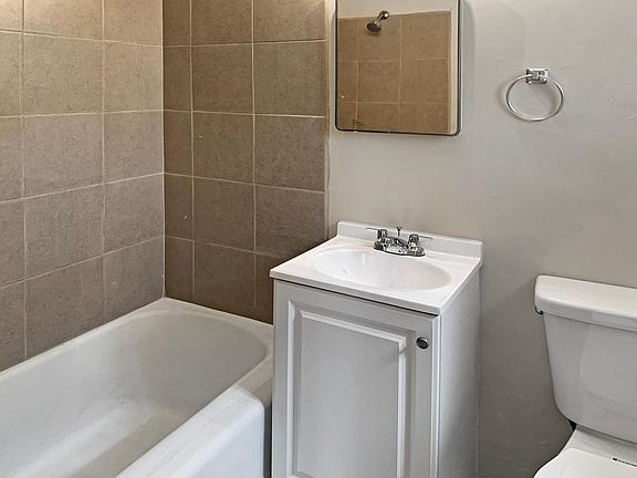 4th image of 510 Valencia Dr SE APT F