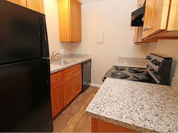 5th image of 1741 Wright St #227