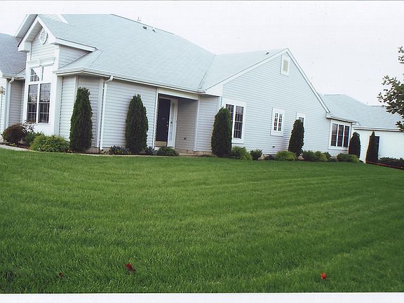 Corner Lot/Side Entrance