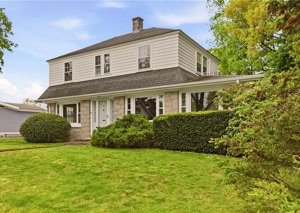 2nd image of 121 Prospect St