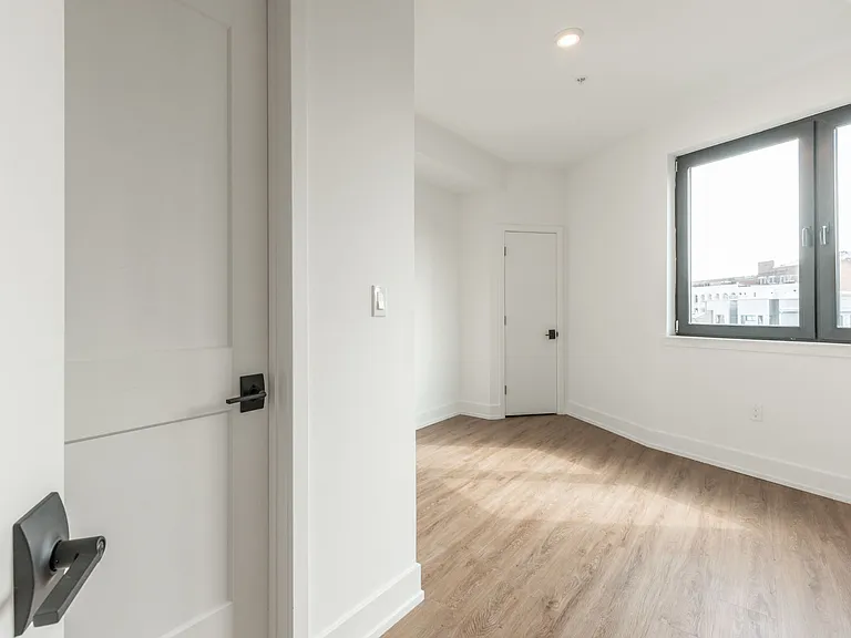 1519 Ridge Ave #502 — Photo 17