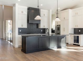 496 E Kayak Dr, Hideout, UT 84036