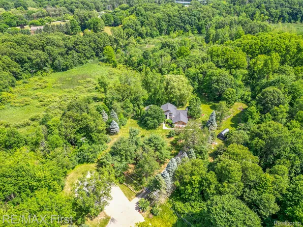 1201 Houghton Trl, Ortonville, MI 48462