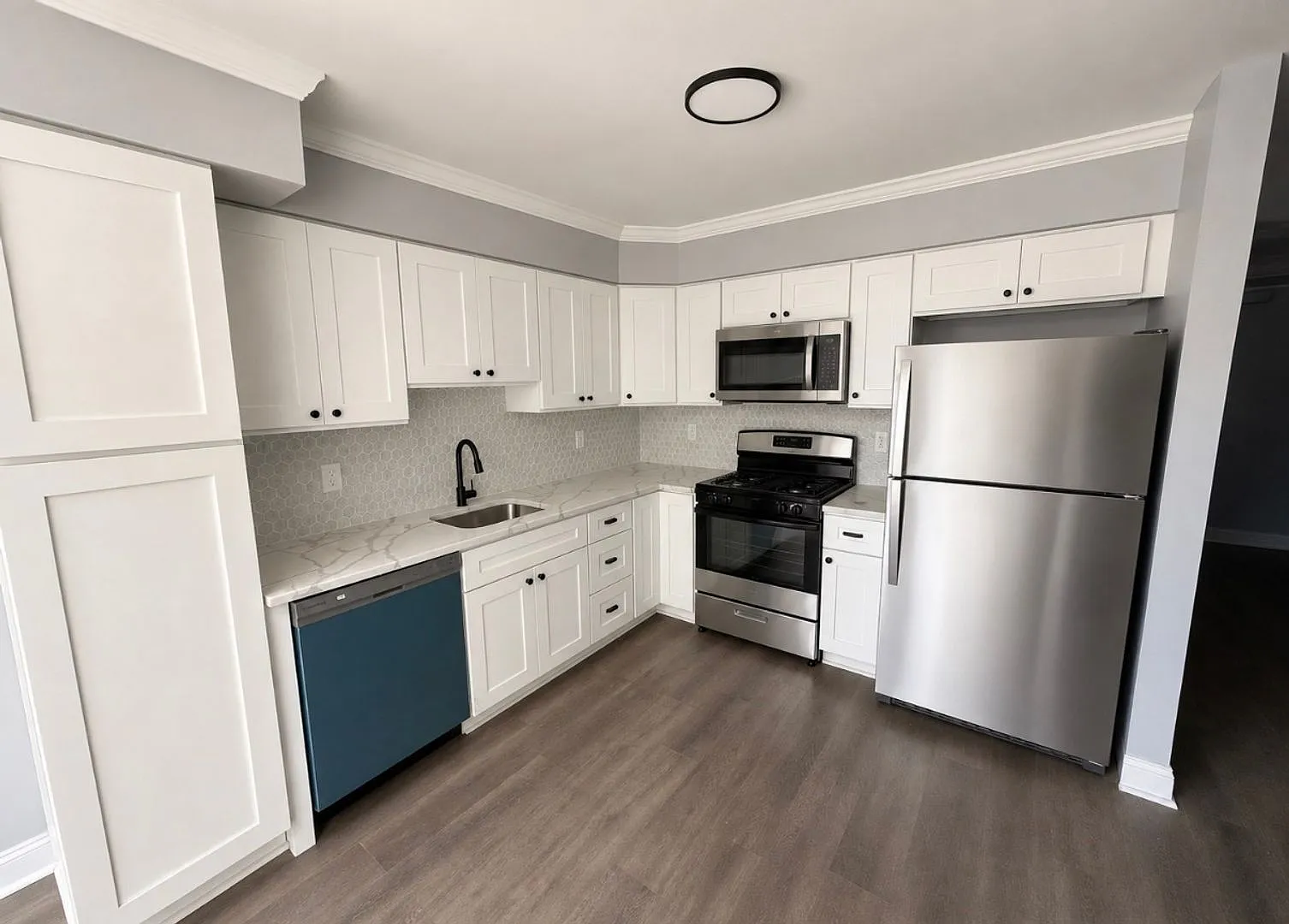 Newtown Grant Large Renovated Townhome 3 Beds 2.5 Bath Available Oct 1, 2026 — Photo 2