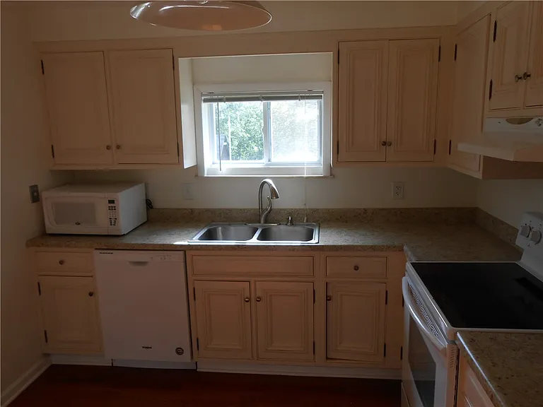 1318 Oakridge Rd — Photo 7