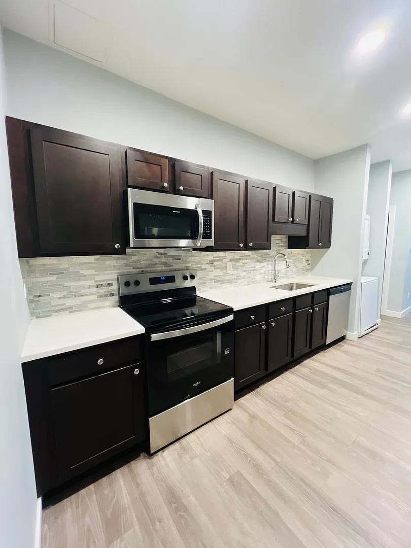 Bright & Spacious 3-Bedroom Apartment with In-Unit Washer/Dryer | Heat & Hot Water Included | Nea... — Photo 2