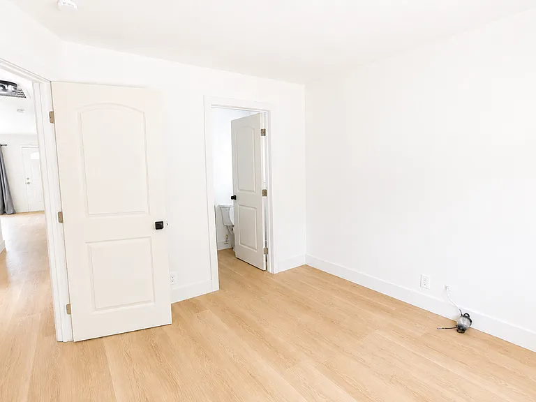 706 Edan Ave — Photo 11