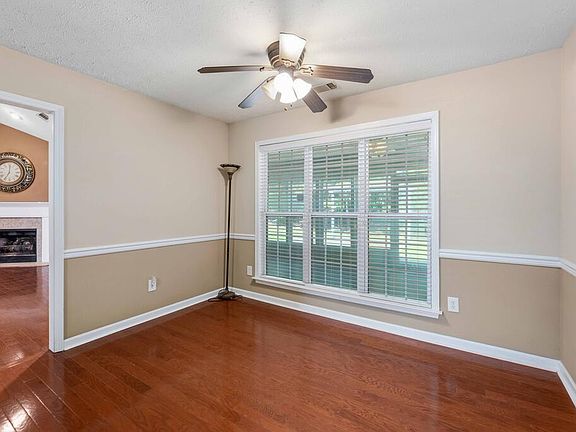 4th image of 2965 Waterhill Dr