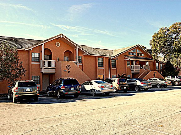 2nd image of 2107 Hidden Grove Ln APT 35