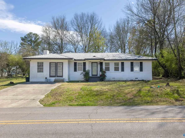 1406 Pike Ave, Phil Campbell, AL 35581