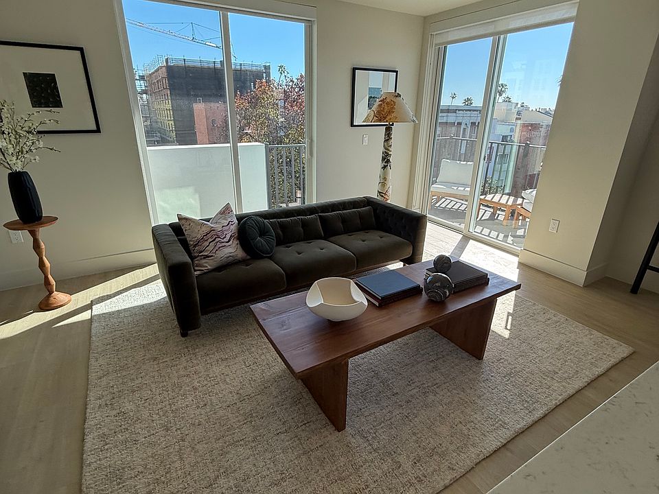 1st image of 707 S Berendo St #403