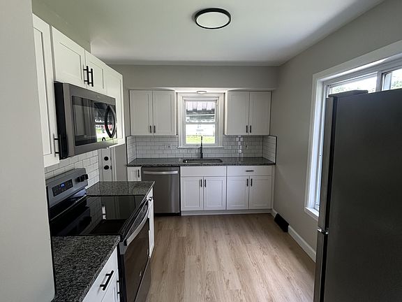 4th image of 835 Wintermute Ave