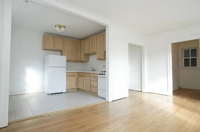 1st image of 3121 W Foster Ave #101