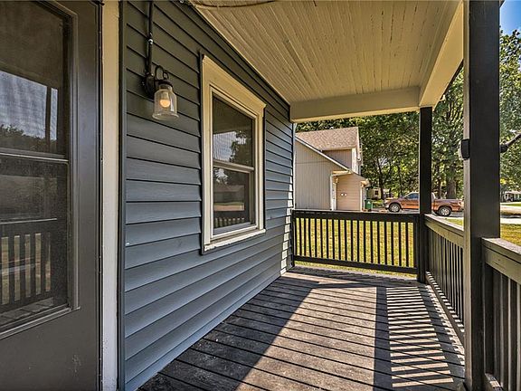 3rd image of 406 NE Forest Ave