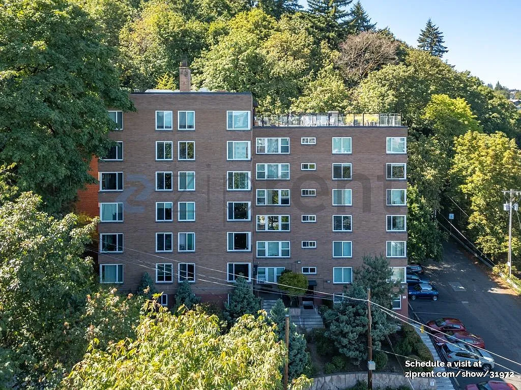 1205 SW Cardinell Dr Unit 401 photo 1