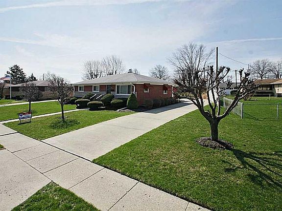 2nd image of 5455 Maplewood Dr