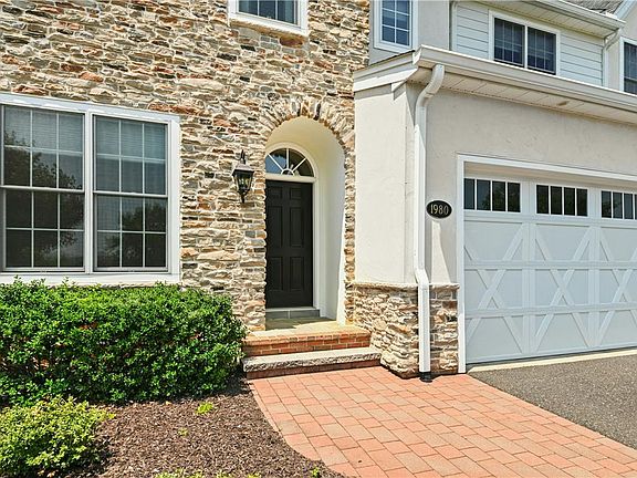3rd image of 1980 Carriage Knoll Dr