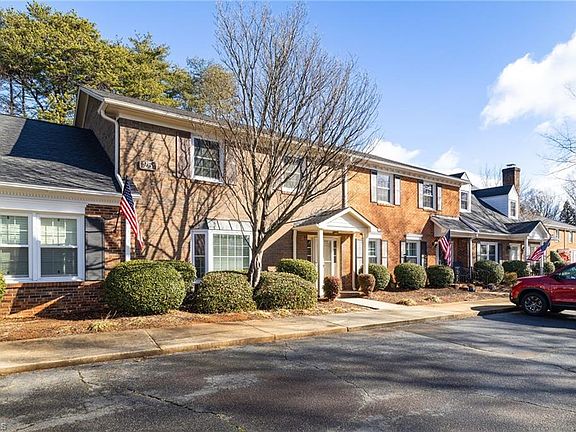 3rd image of 25 Fountain Manor Dr Unit B