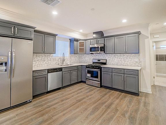 4th image of 1116 W 39th Pl #1116