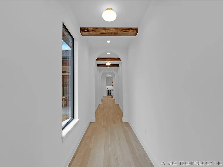515 W El Paso St — Photo 57
