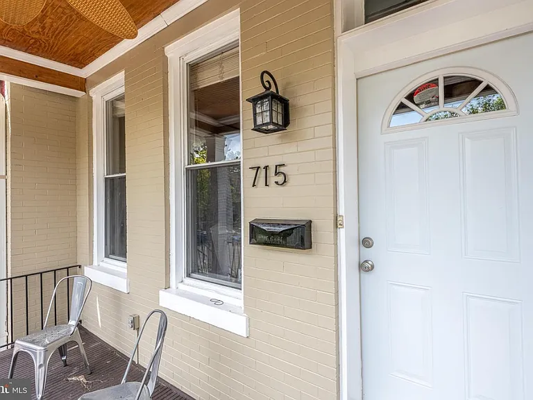 715 Quincy St NW #1 — Photo 2