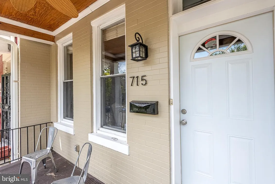 Building Photo - 715 Quincy St NW #1