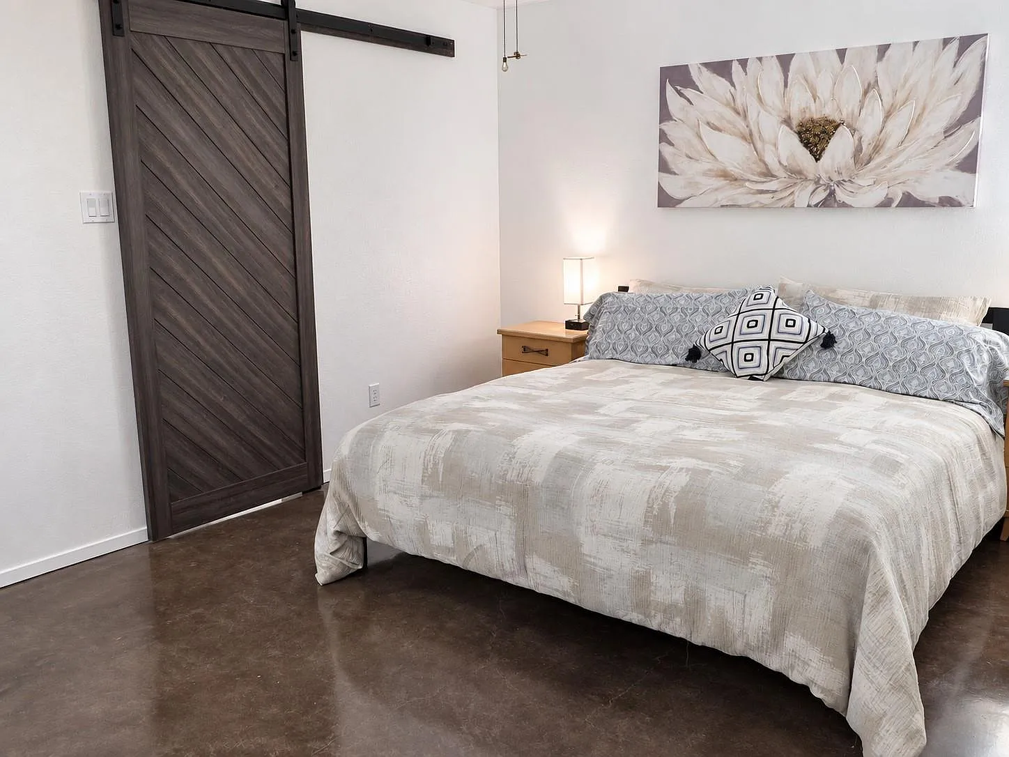 3 bed, 2.0 bath, 1360 sqft, $2,950 — Photo 3