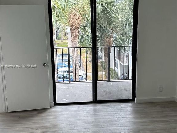 4th image of 718 Executive Center Dr APT 38