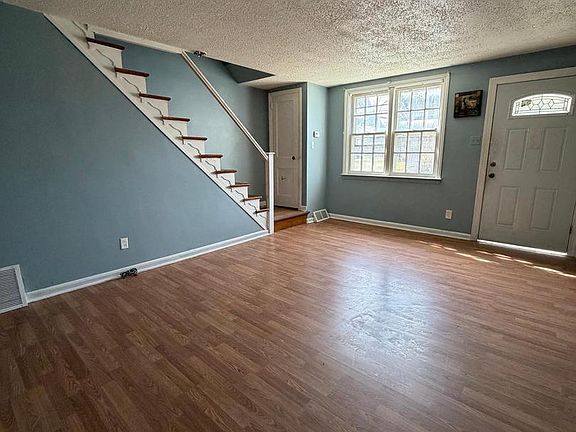 2nd image of 7 W 21st St