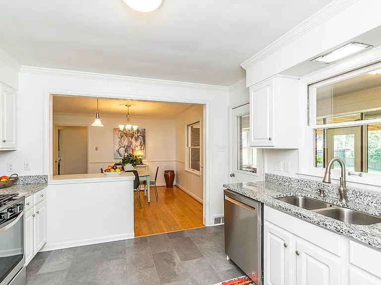 520 Albany Rd — Photo 14