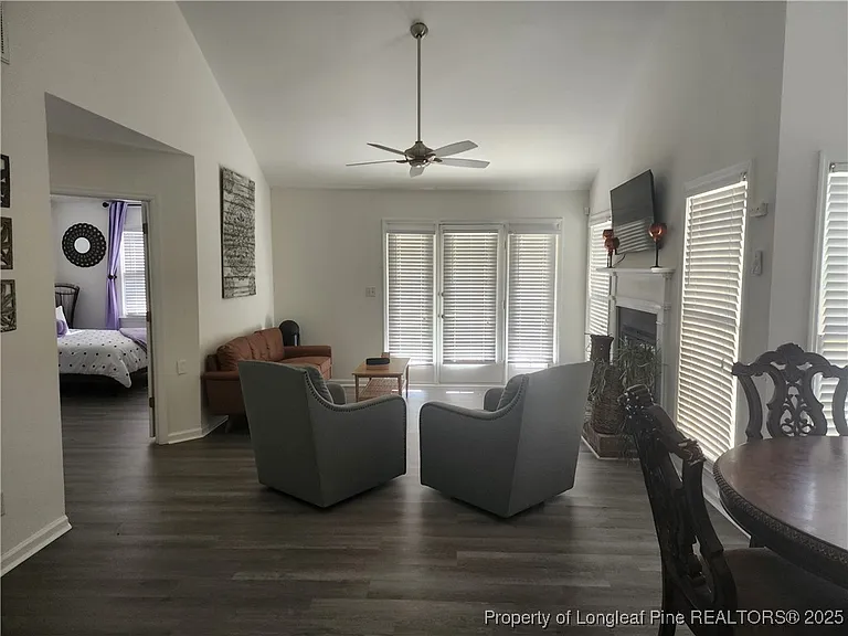 426 Georgetown Cir — Photo 3