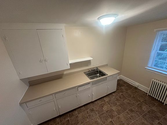3rd image of 134 Westmoreland Ct #2D