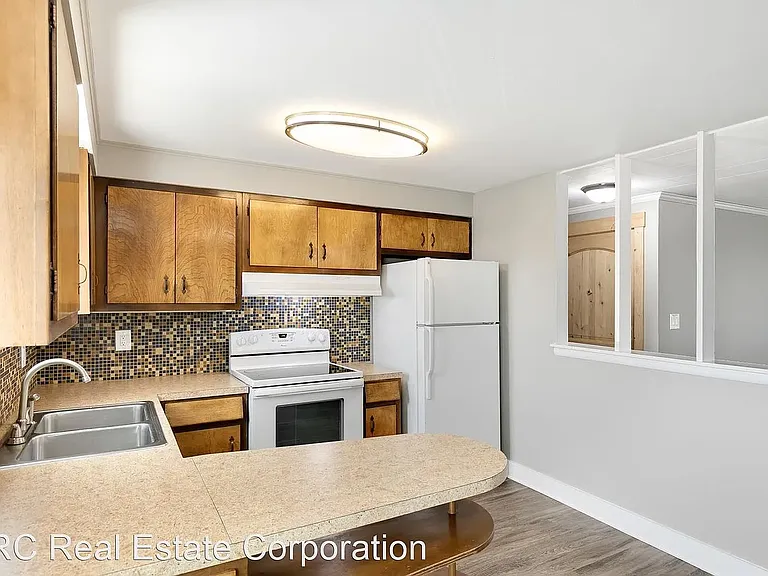 COTTONWOOD APARTMENTS — Photo 34