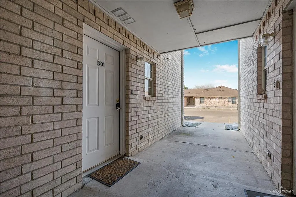 2 bed, 1.0 bath, 893 sqft, $850 — Photo 3