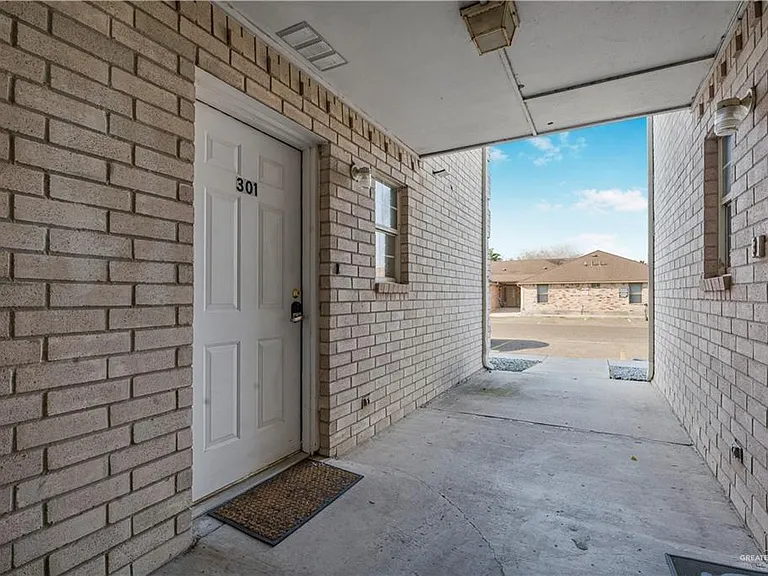 1804 Oasis Ave — Photo 3