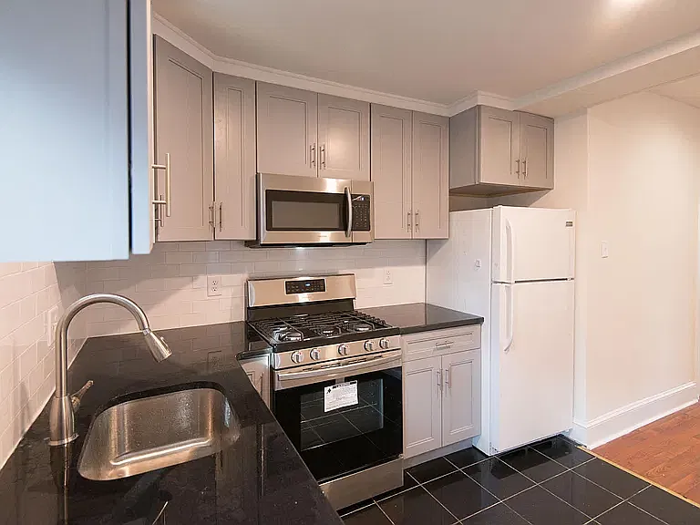 3 bed, 1080 sqft, $1,500 — Photo 2