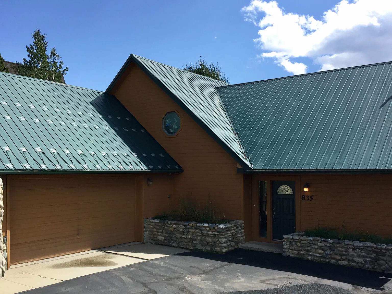 835 Idlewild Dr — Photo 1