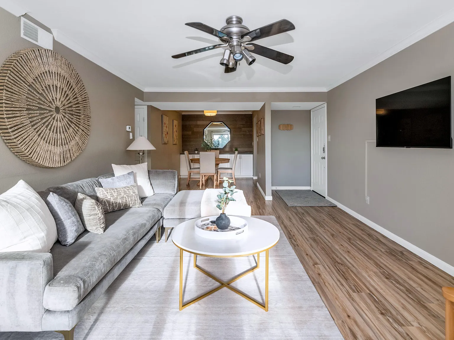 2 bed, 2.0 bath, 1073 sqft, $2,500 — Photo 3