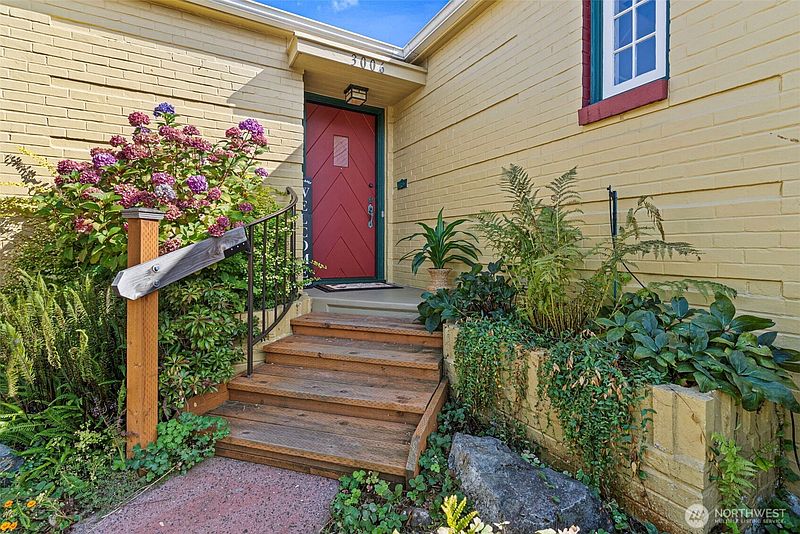 3rd image of 3006 36th Avenue SW