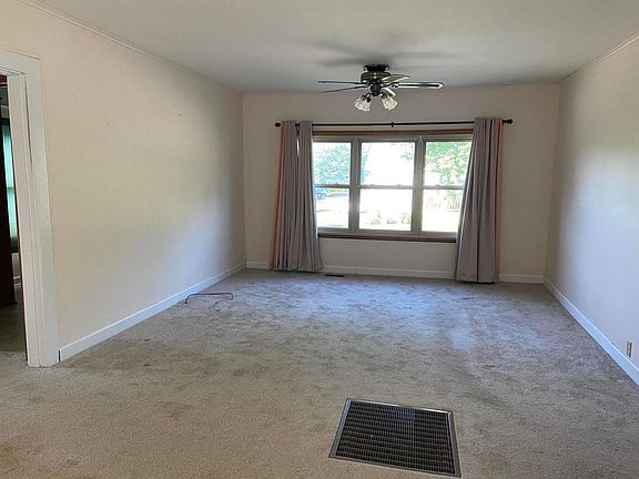 5th image of 226 Rockford Walker Ct