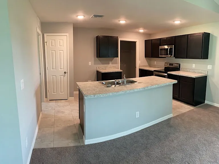 4137 NE 14th Pl — Photo 2