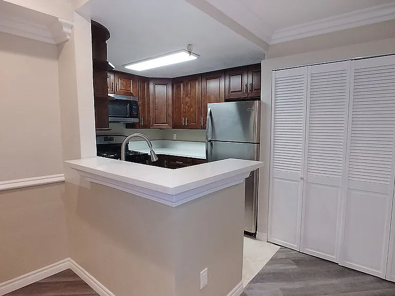 Five Star Suites — Photo 91