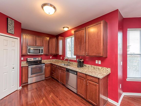 4th image of 8811 Somerset Ln