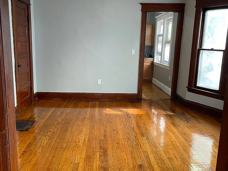 Bellevue Ave — Photo 11
