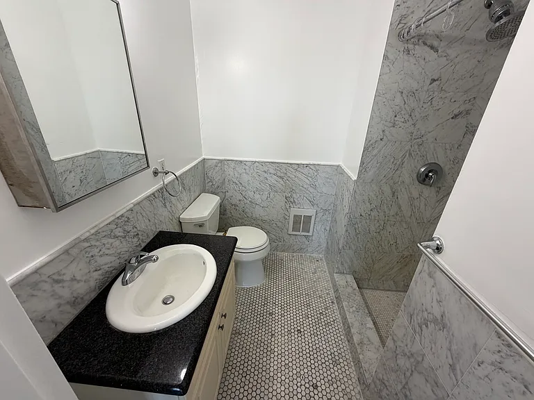 61 Village Rd N #4B — Photo 13