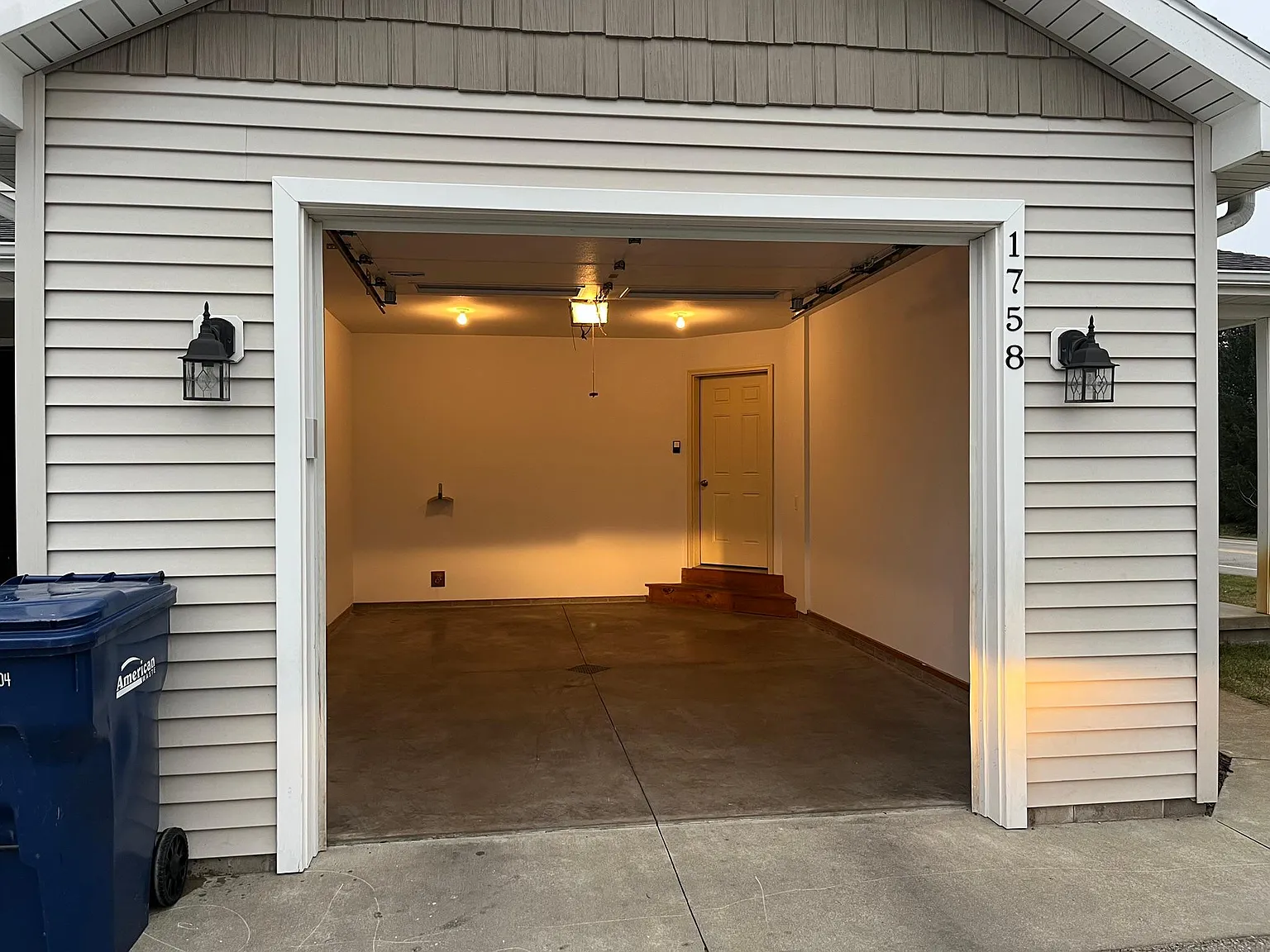 3 bed, 2.5 bath, 1700 sqft, $2,000 — Photo 2