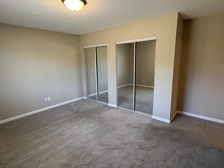 1009 N Walnut St — Photo 8