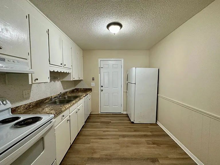 5820 Sanders Ave #F — Photo 4