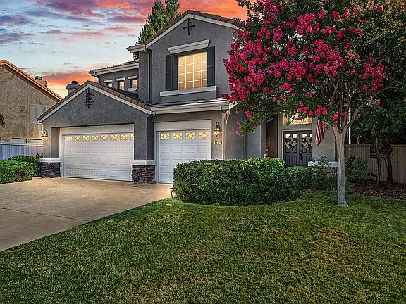 2nd image of 3231 Camelot Dr