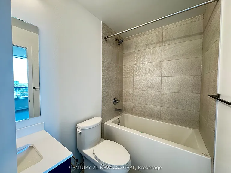 5105 Hurontario St #412 — Photo 13